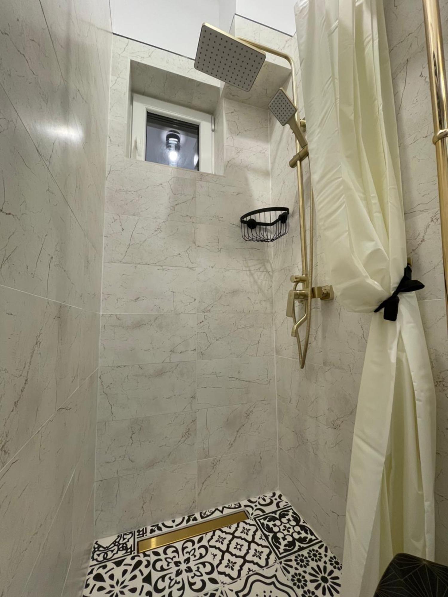 Studio Alice Romana Square Appartement Boekarest Buitenkant foto